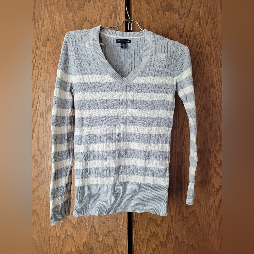Women's Tommy Hilfiger grey and white sweater with cable knitting